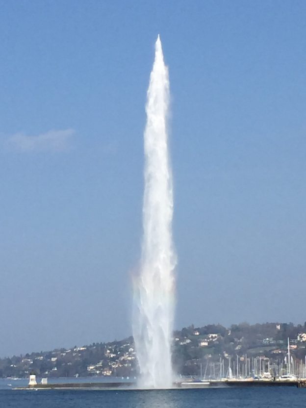 スイス・ジュネーブの大噴水と山崎正和氏の「水の東西」