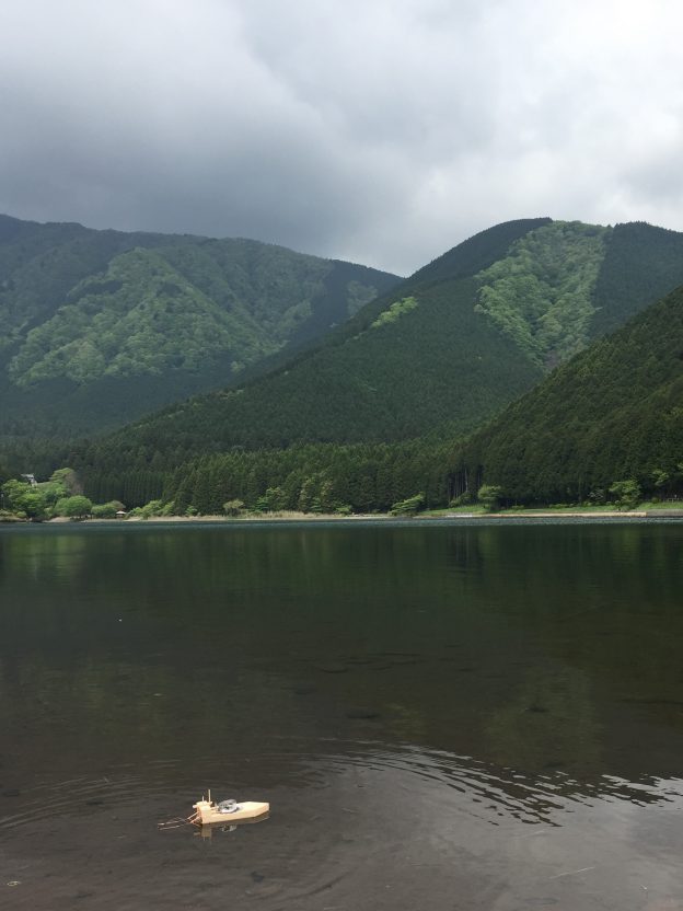 ポニョの宗介の船がほしい!ポンポン蒸気船を作って、湖で走らせる
