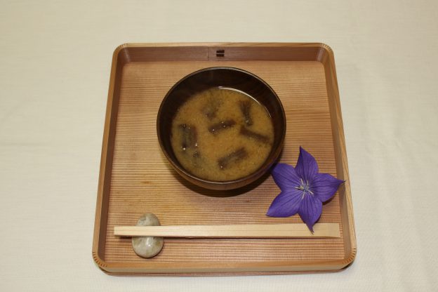 戦国時代の野戦食「干し芋茎(ずいき)」を作る。漫画『へうげもの』の明智光秀の芋茎の味噌汁の再現!